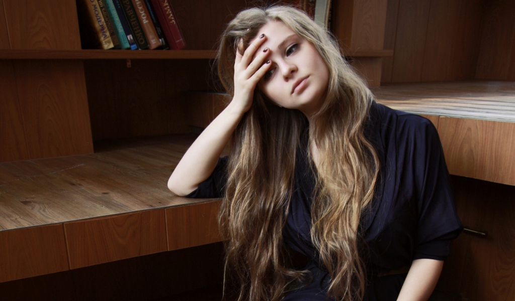 Блондинка устала