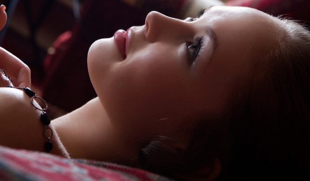 Брюнетка мечтает