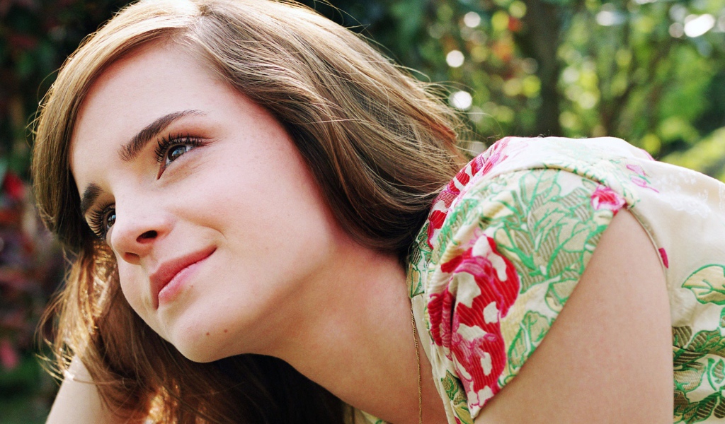 Лицо актрисы Эммы Ватсон