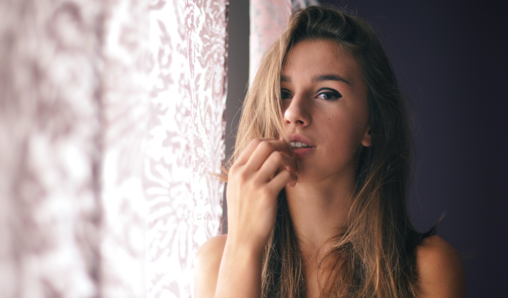 Юлия с распущенными волосами