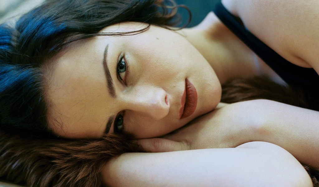 Женщина с голубыми глазами