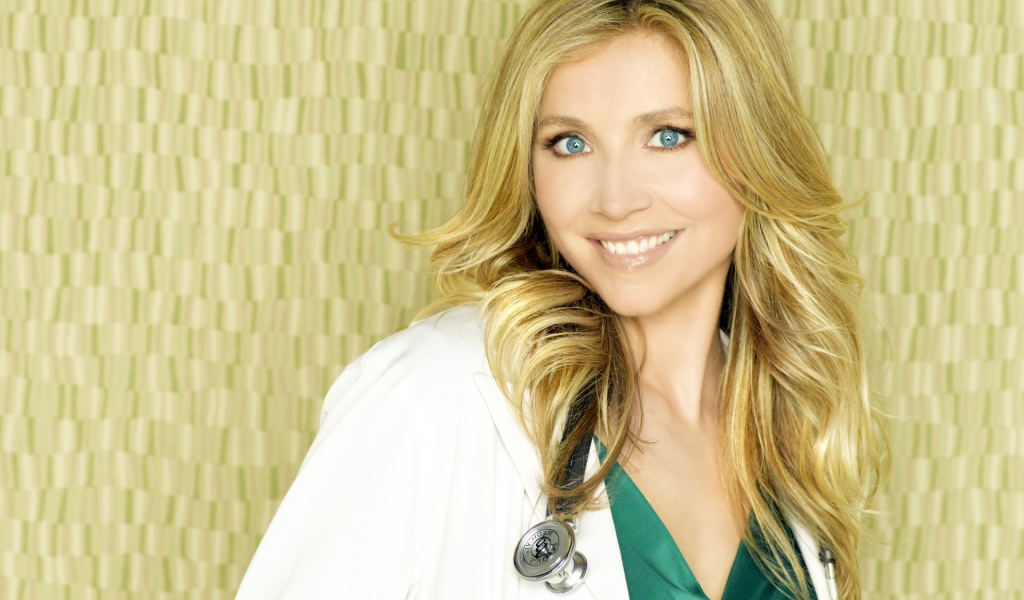 Актриса с красивой улыбкой