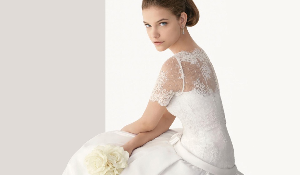 Невеста в свадебном платье