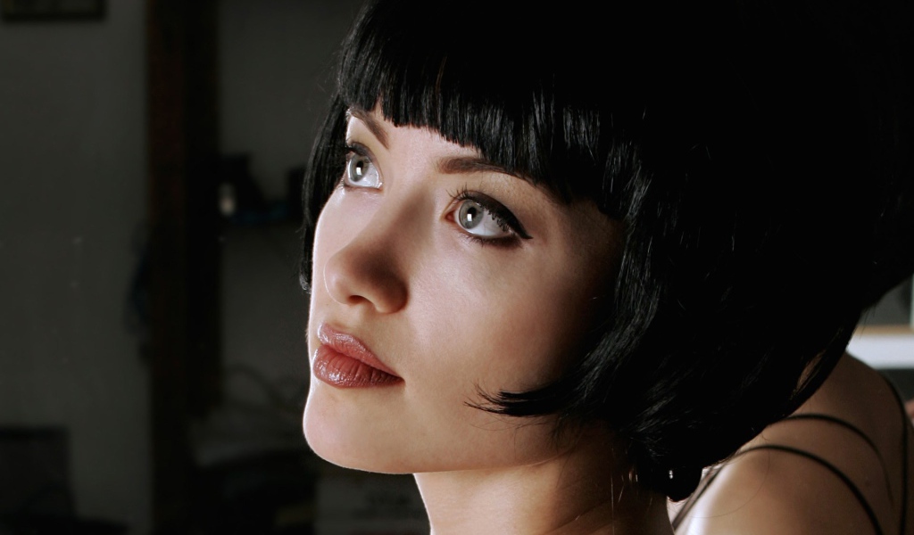 Мечтающая девушка