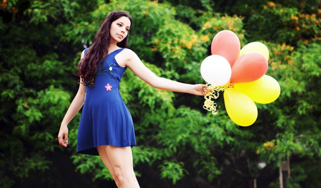 Девушка с шарами