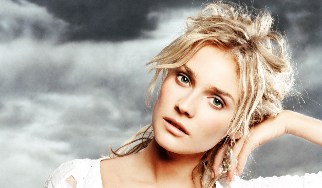 Блондинка Диане модель