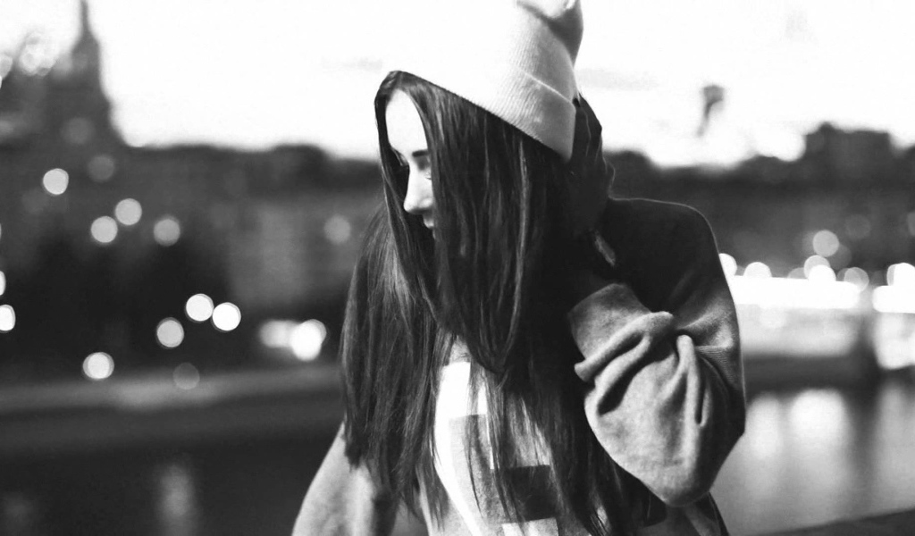 Диана Мелисон в Swag шапочке