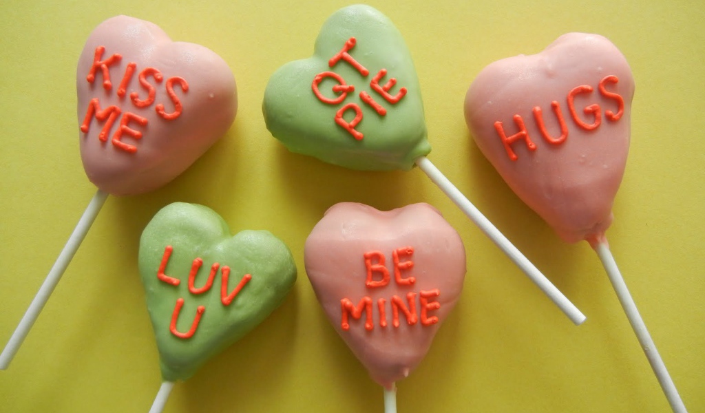 Много маленьких сердец на день рождения