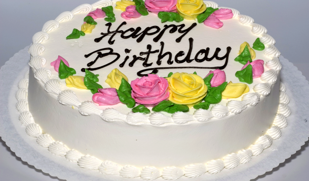  Красивый торт ко дню рождения с розами