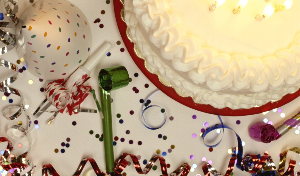 Торт и дудки на день рождения