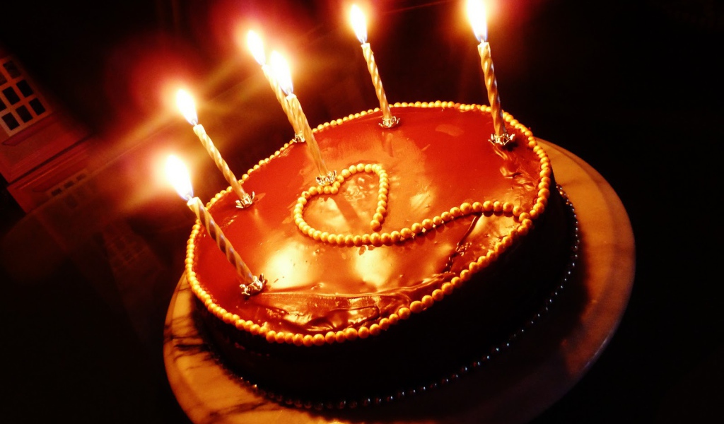 Торт с сердцем на день рождения