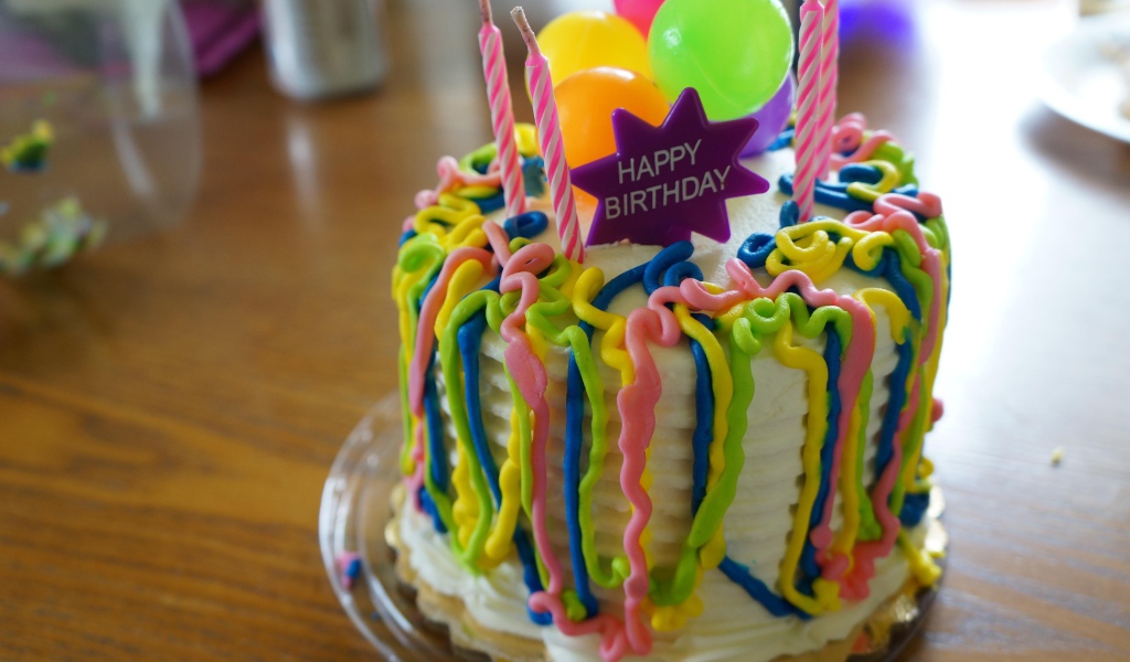 Весёлый разноцветный торт на день рождения