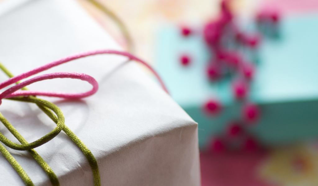 Край подарка на день рождения