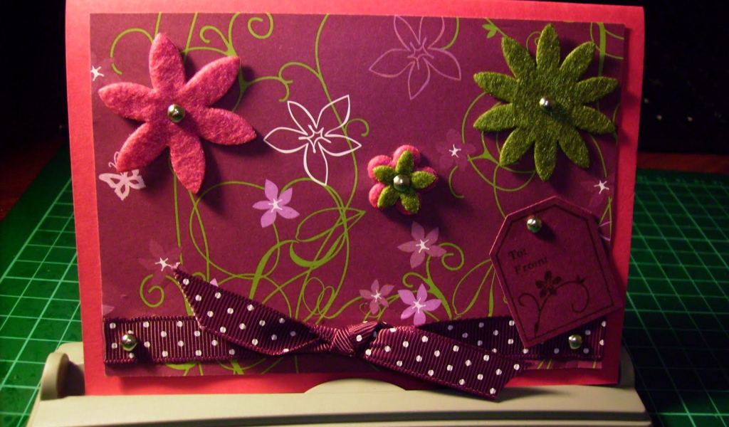  Розовая поздравительная открытка