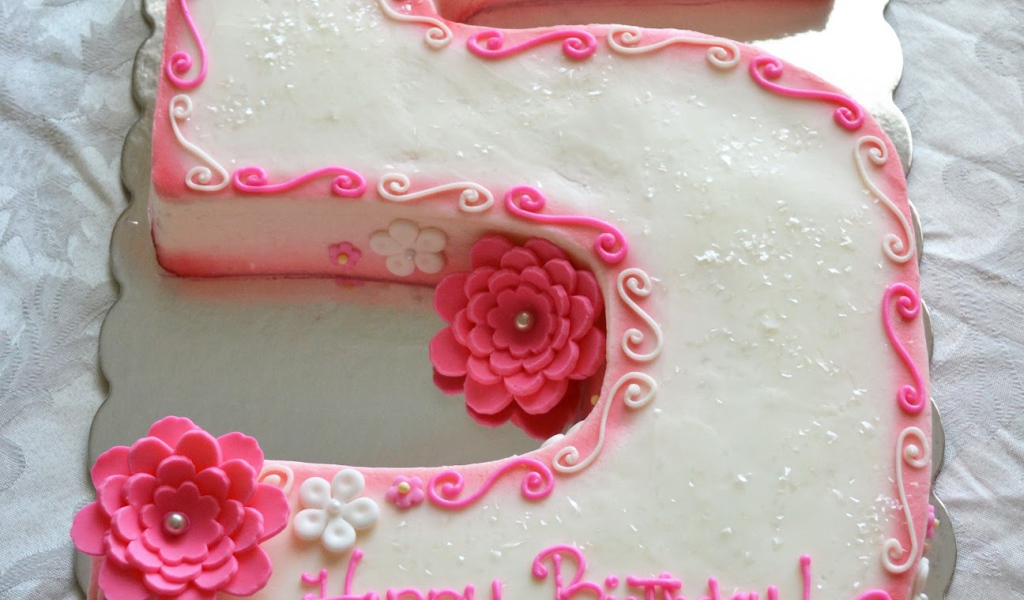 Торт ко дню рождения в форме номера 5