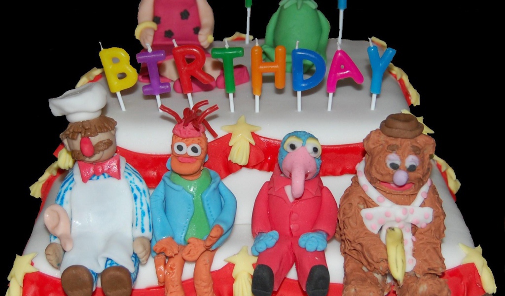 Торт на день рождения с куклами
