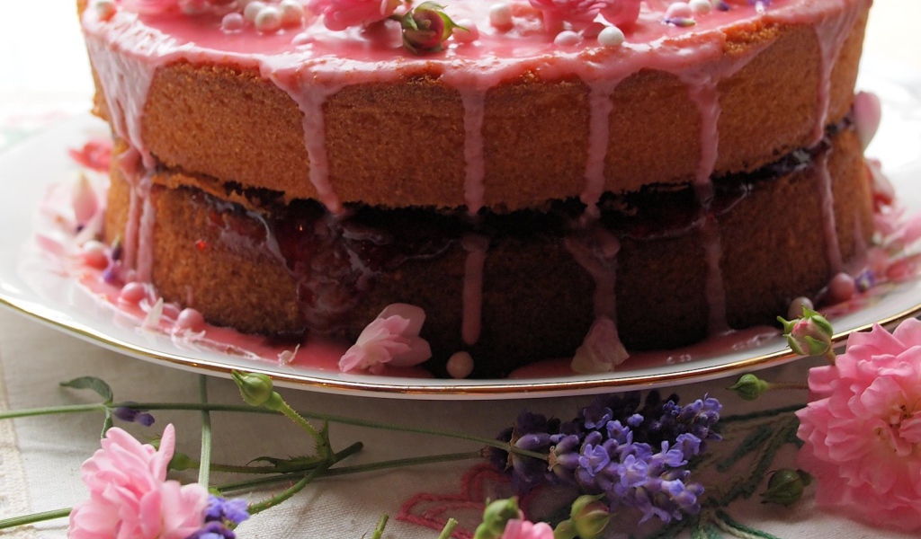 Большой торт ко дню рождения