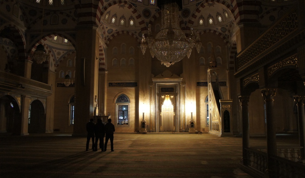 Зал в мечети