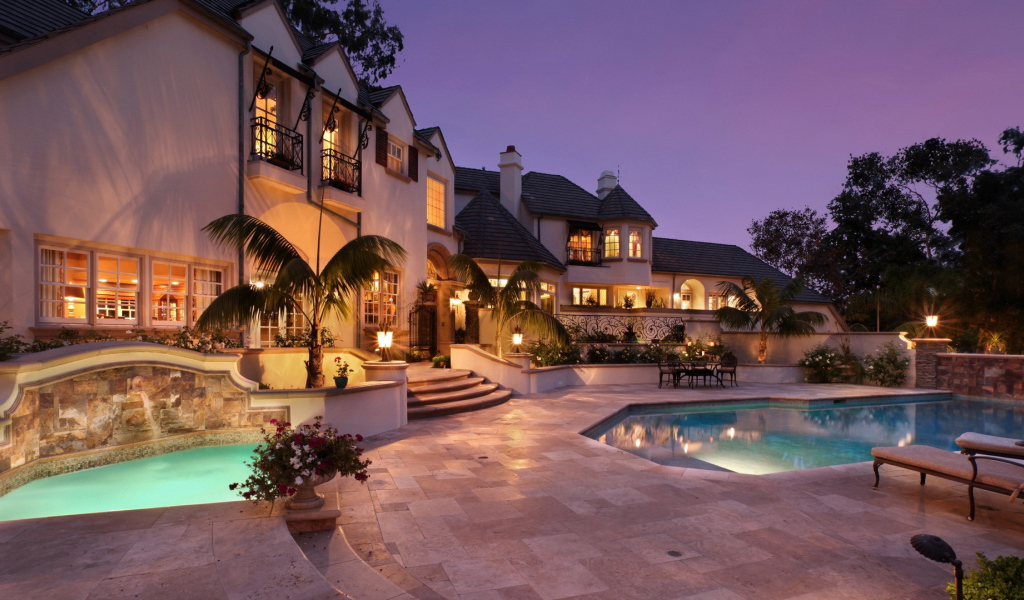 Дом с бассейном