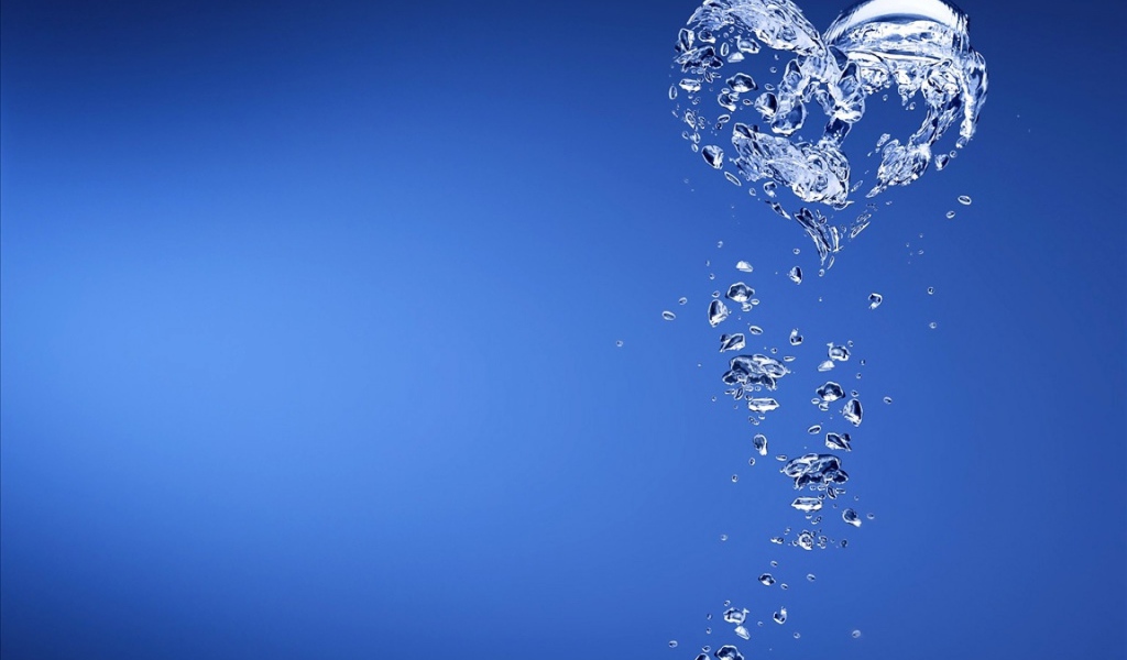 Сердечко из капелек воды