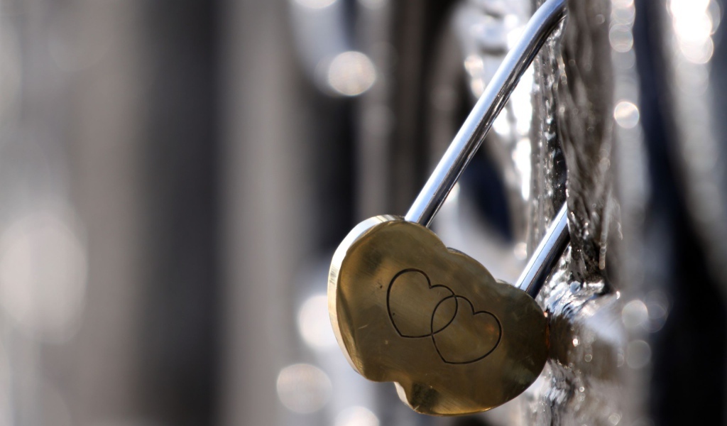 Сердечки на замке