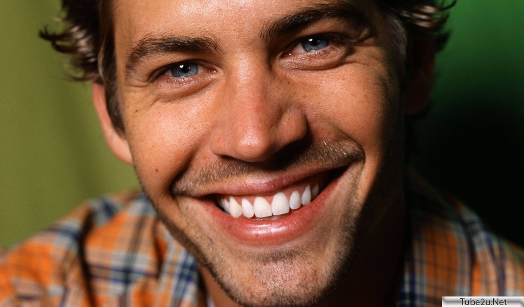 Известный актер из фильма Форсаж Пол Уокер 