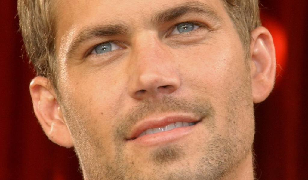 Пол Уокер на красном фоне