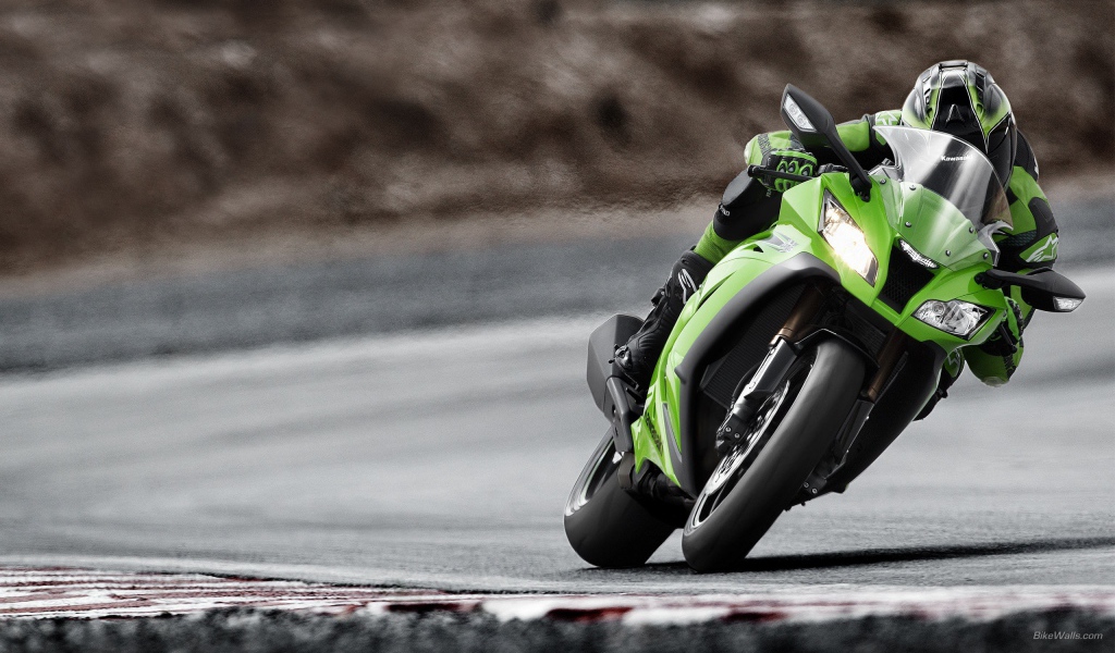 Кавасаки на повороте