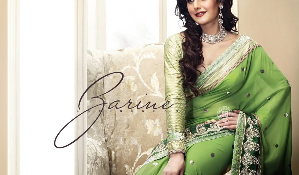 Актриса Зарине Кхан