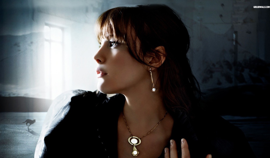 Актриса Лив Тайлер  брюнетка