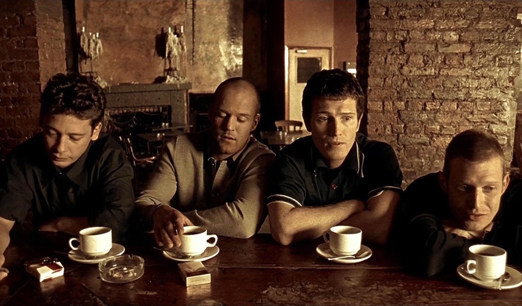 Карты, деньги, два ствола пьют кофе