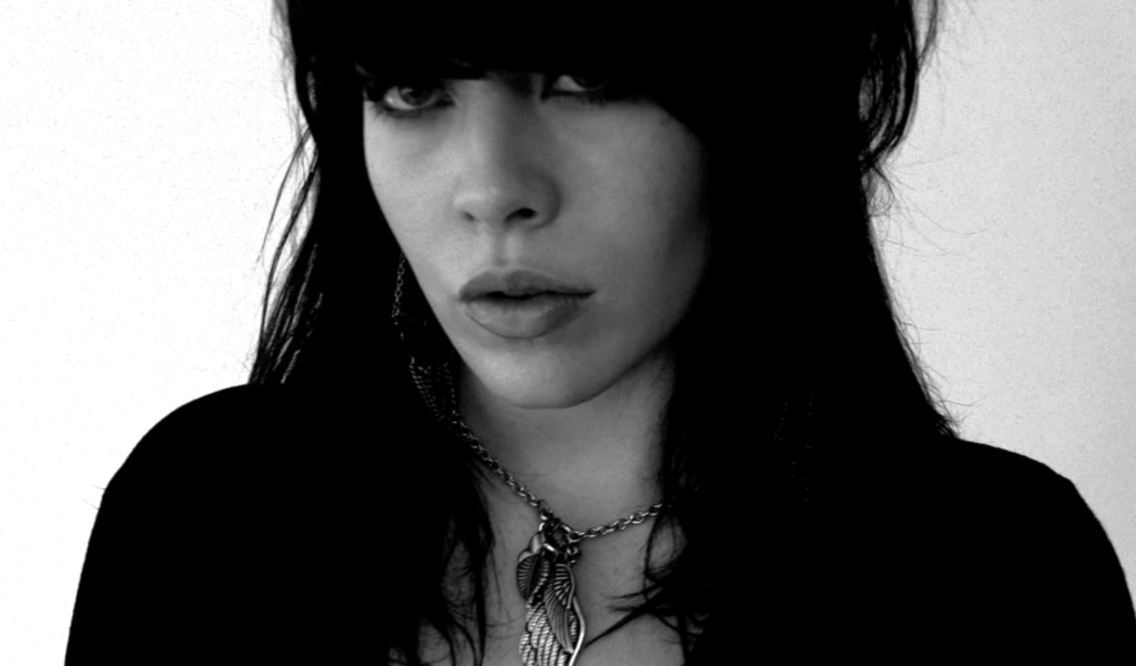 Alex Hepburn на белом фоне