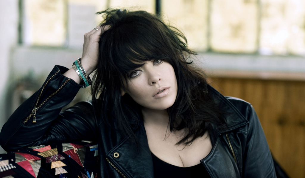 Alex Hepburn задумалась