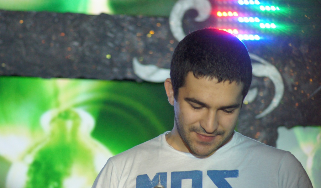 Bahh Tee исполняют песню Крылья