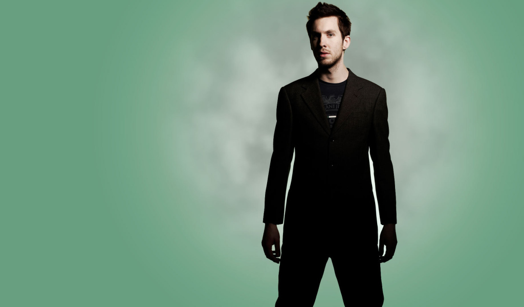 Calvin Harris на берюзовом фоне