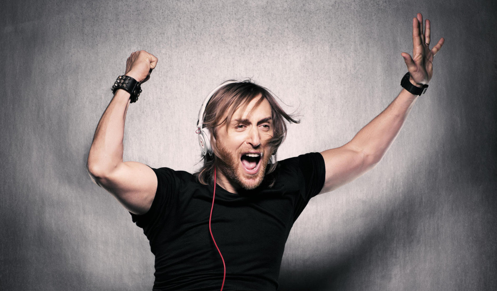 David Guetta в наушниках