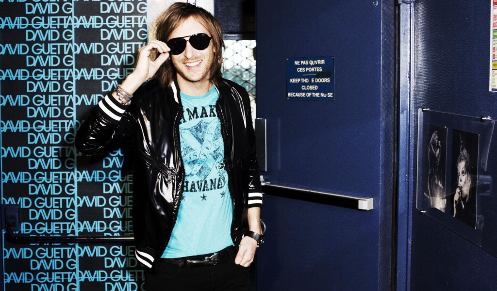 David Guetta в очках