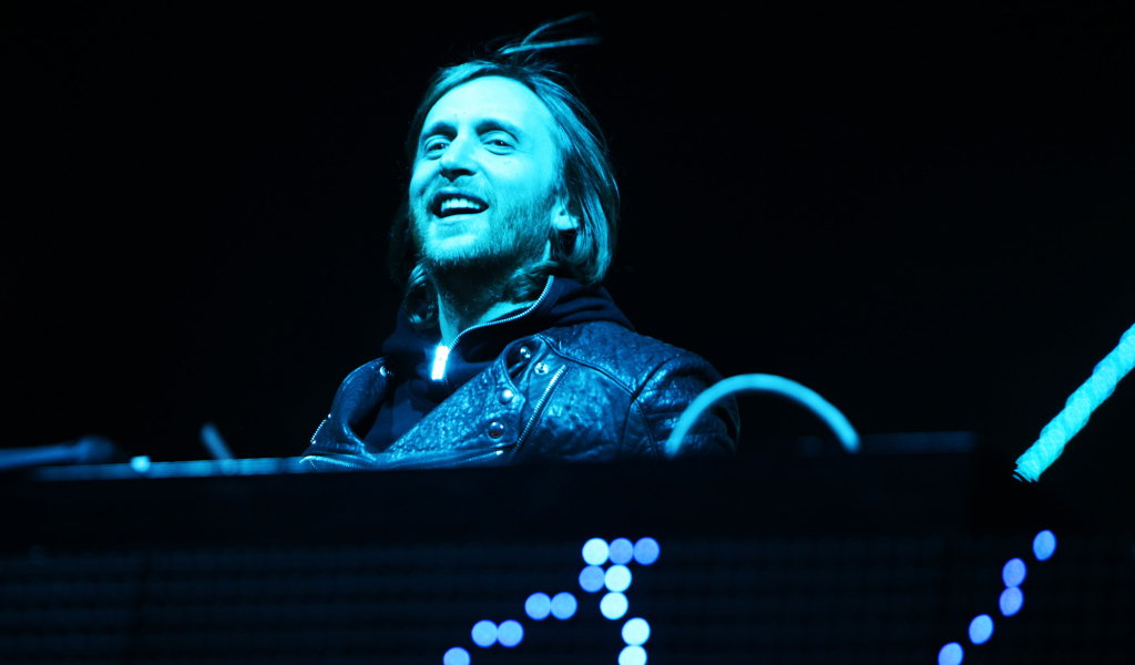 David Guetta смеется