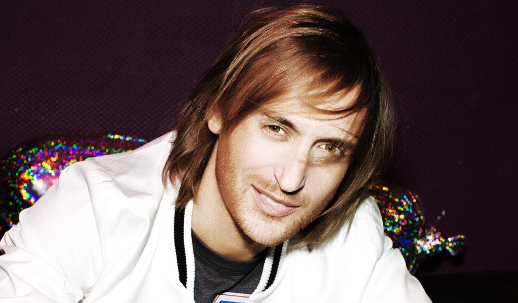 David Guetta улыбается