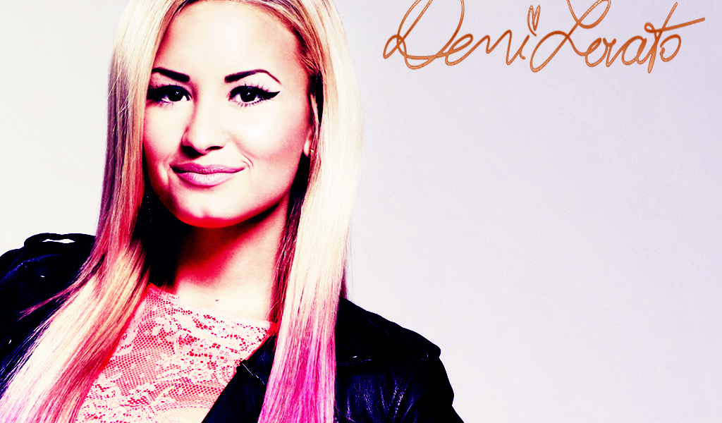 Demi Lovato pink tint