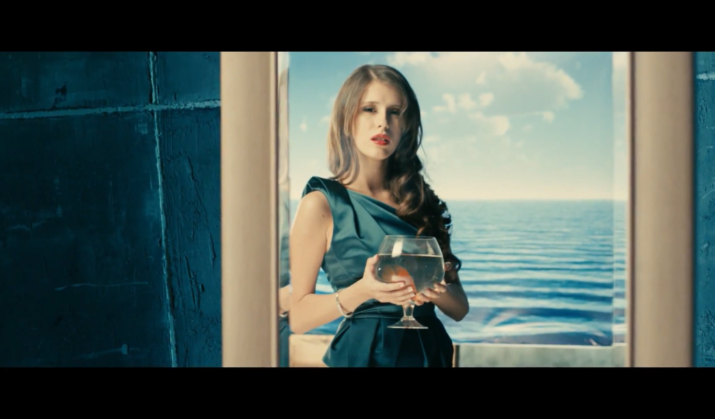 Эльвира Т поет в клипе