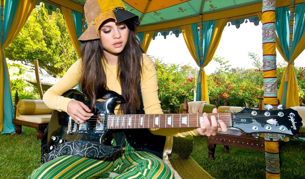 Guitarist Selena Gomez