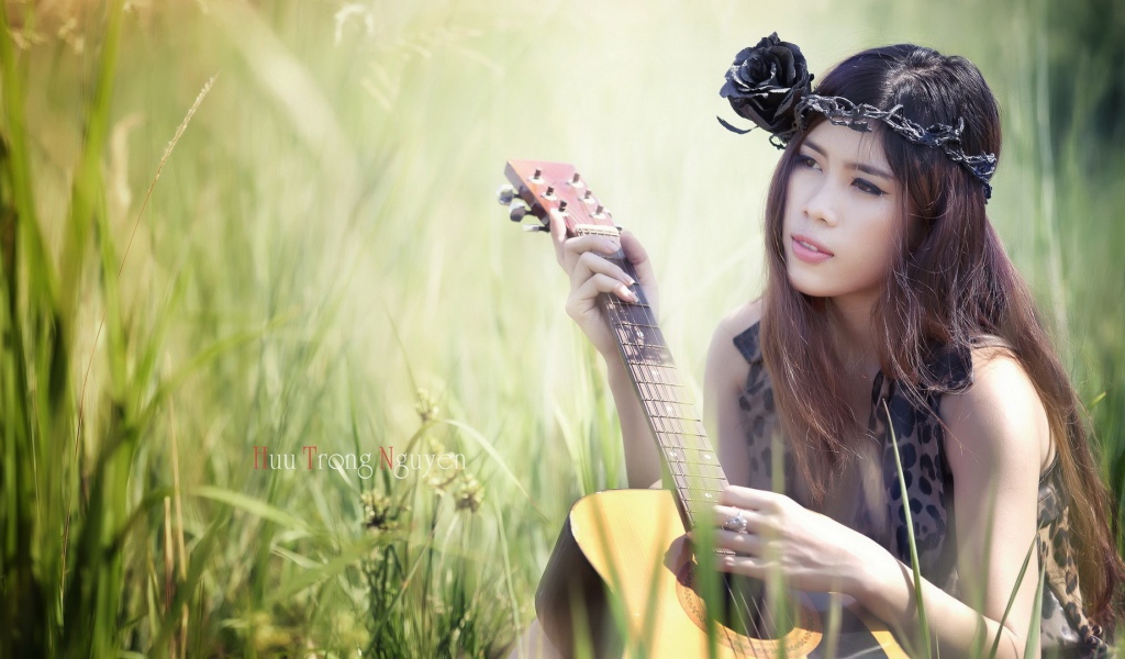Японская Девушка с гитарой