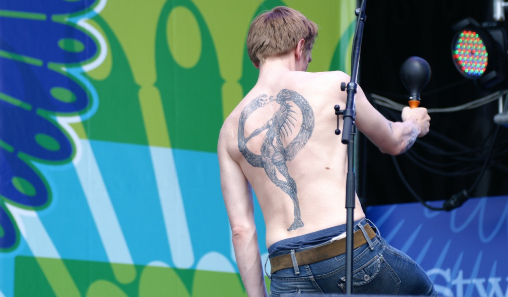 Курара на сцене