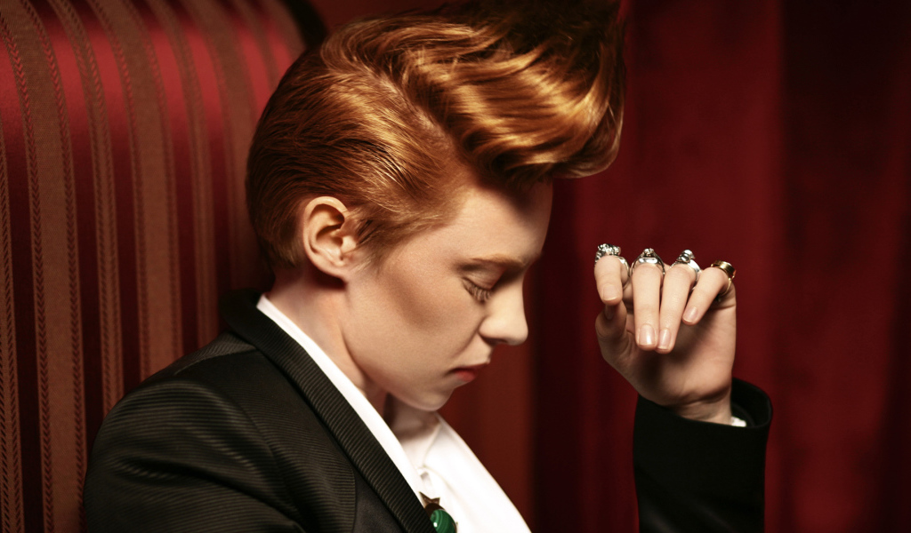 La Roux в театре