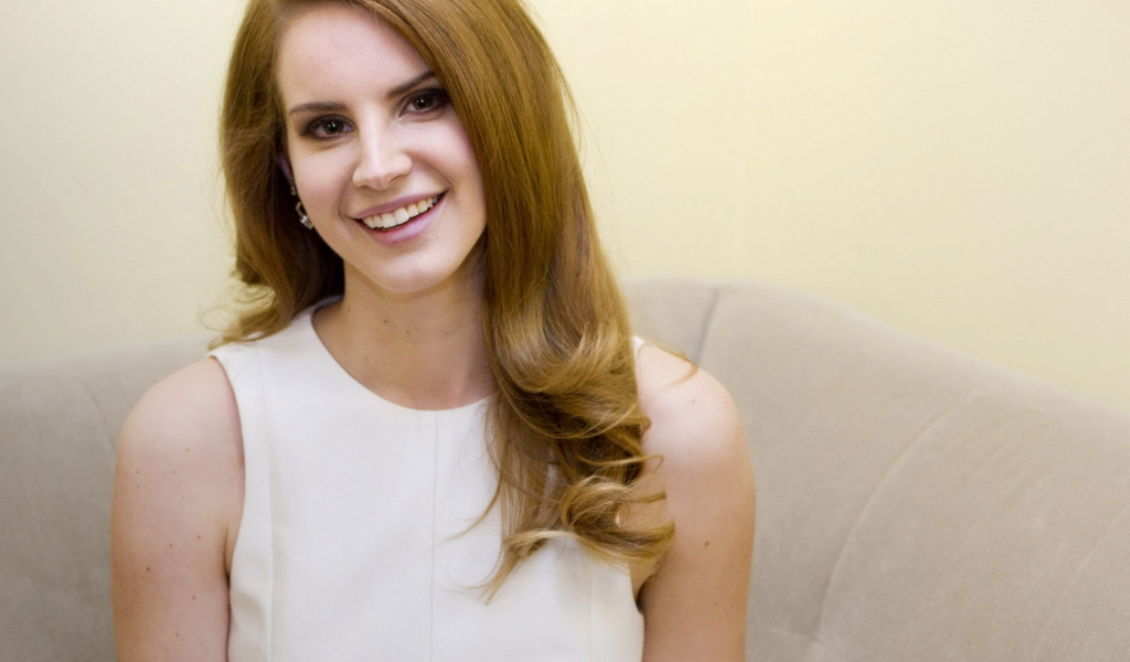 Lana Del Rey очаровательная улыбка