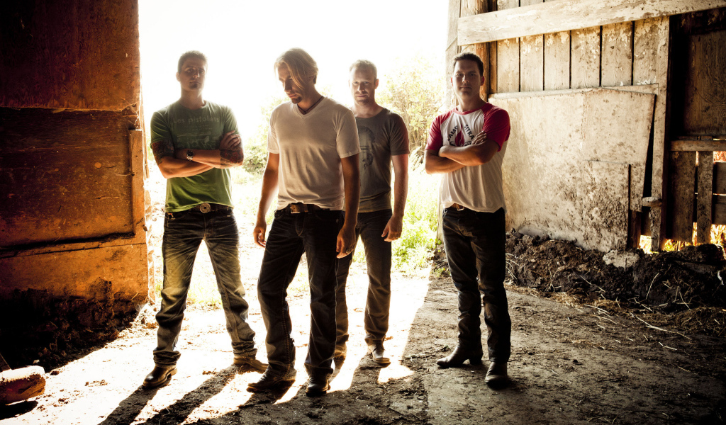 Никэлбек в сарае