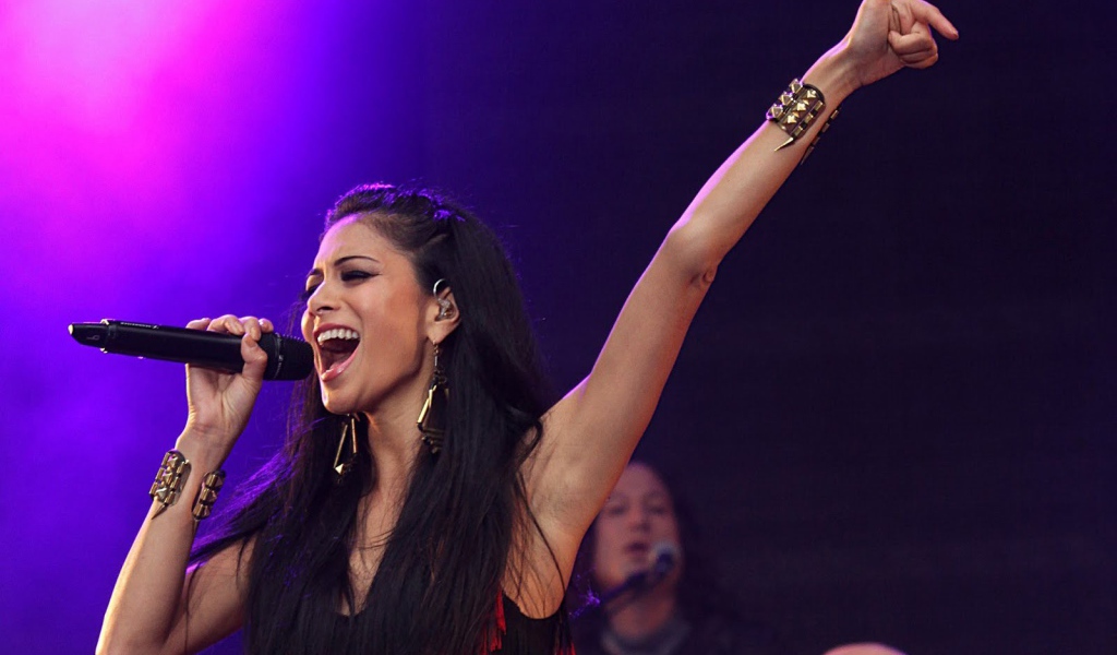 	 Николь Шерзингер певица