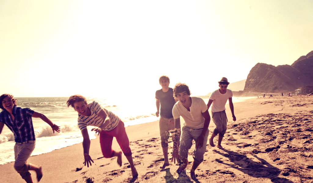 One Direction на пляже