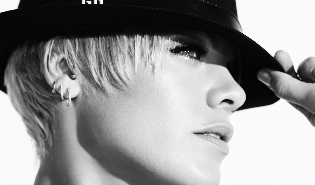 Pink в шляпке